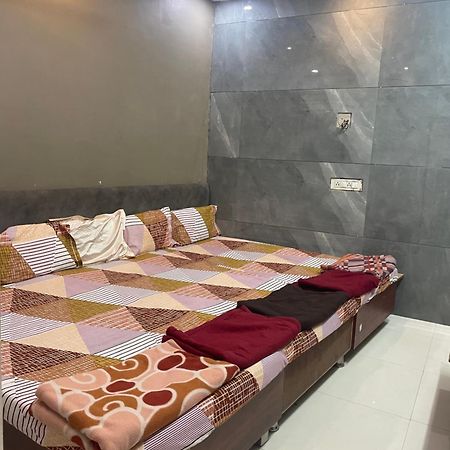 Satguru Guest House Ujjain Exterior foto