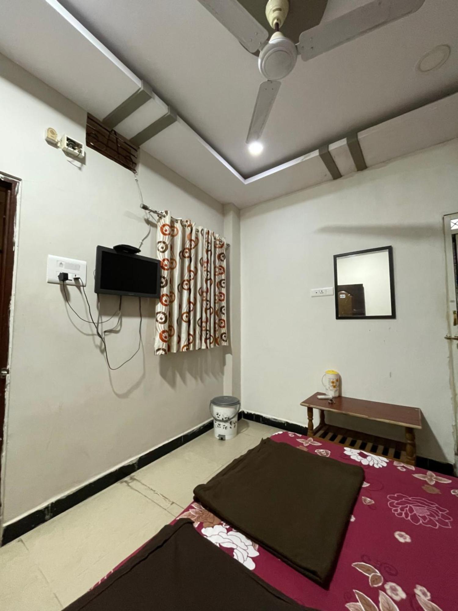 Satguru Guest House Ujjain Exterior foto