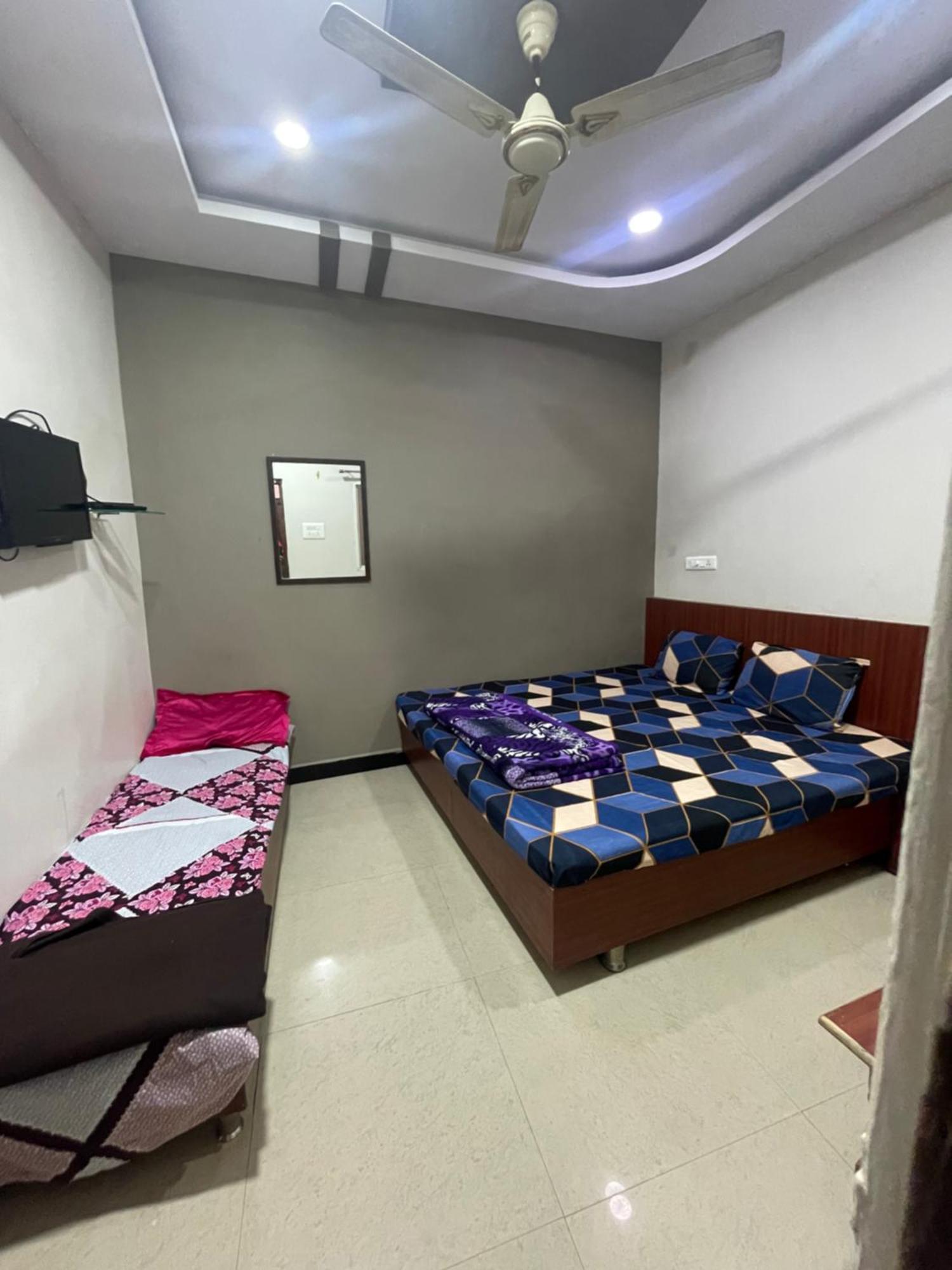 Satguru Guest House Ujjain Exterior foto