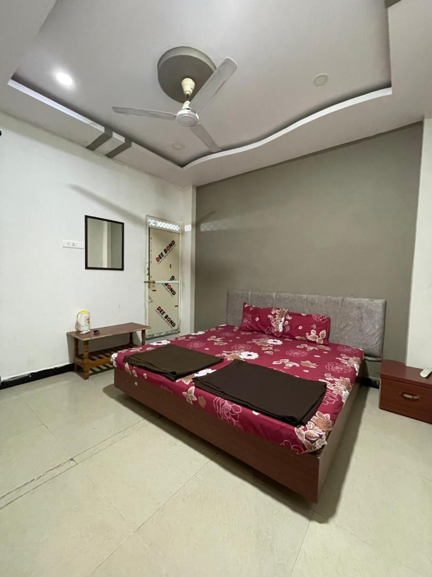 Satguru Guest House Ujjain Exterior foto